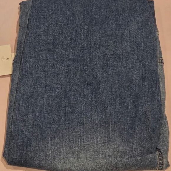 Petite Gloria Vanderbilt Amanda Pull On Cap ... Color: Essen W Whiskers Size: 12 - Picture 3 of 4